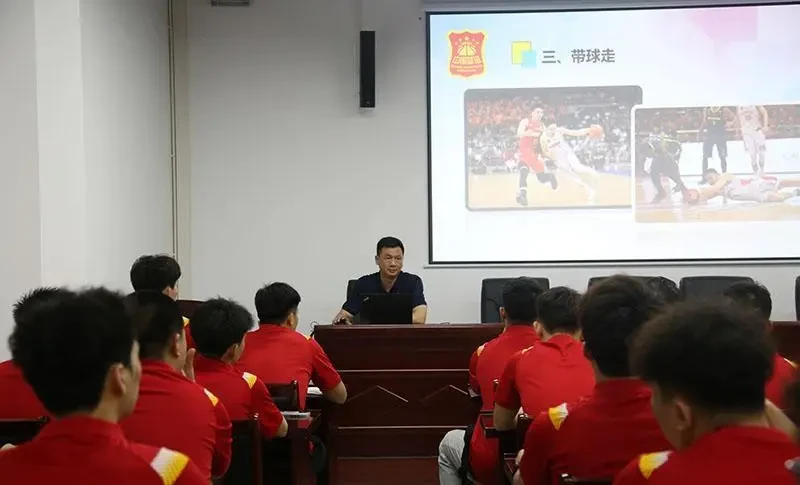 职业篮球运动员如何保持战术训练的高效性?_1